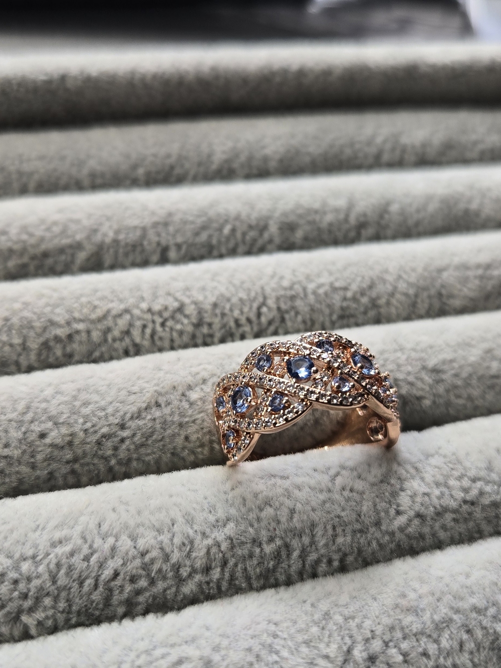 Size 7 Blue Topaz Gold Plated Bomb Party Ring - Picture 3 of 6